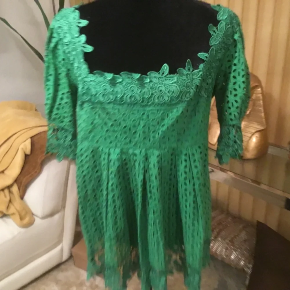 MODA International smock eyelet puff sleeve top - Picture 14 of 15